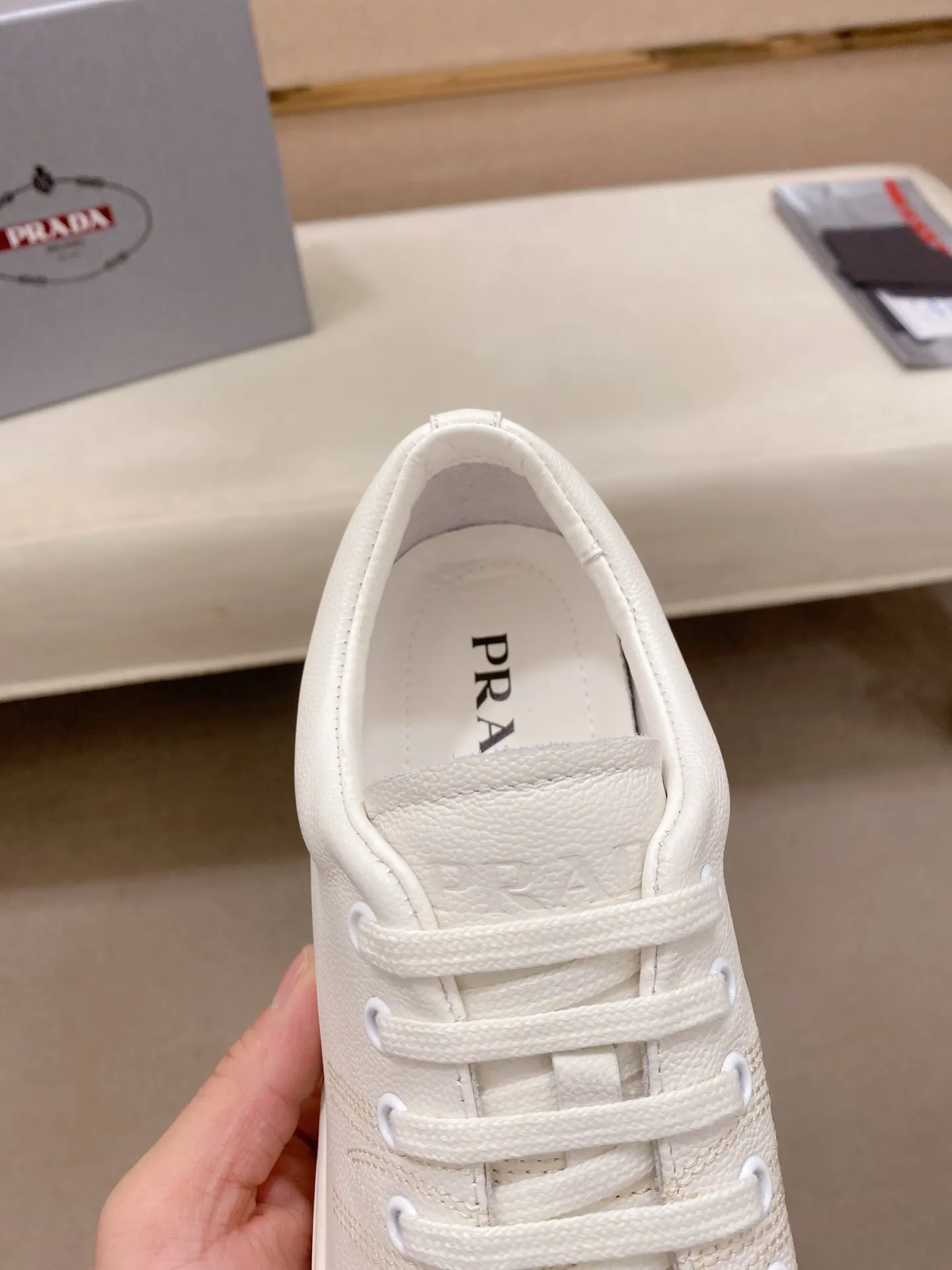 Factory price 560💰 ✔️✔️✔️Higher version High-quality new PRADA (Prada) counters are launched simultaneously. The new men's shoes and 😘fabric are made of selected first-layer cowhide with superb craftsmanship. Lining: Full cowhide lining. 👍🏿 High-end ☄️ air-cushion molded anti-slip rubber outsole, exquisite lines, simple and elegant, comfortable and high-end for leisure travel. Code number: 38 to 45